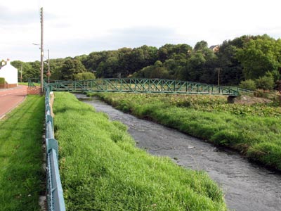 Blackhall Mill footbridge looking east
