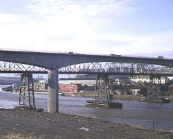 Redheugh Bridge during construction with old bridge behind