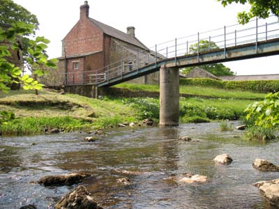 Rivergreen Mill Footbridge looking south