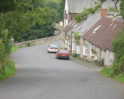 Hill leading to Weldon Bridge